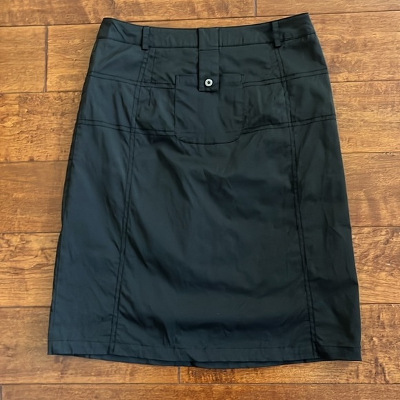 Black Sporty Women's Skirt - Picture 7 of 10